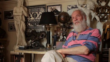 Ένα απόγευμα με τον αγαπημένο του underground σινεμά Mike Kuchar