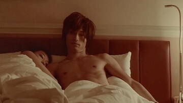 Tokyo Decadence: η ιστορία ενός άνδρα "συνοδού" που γερνάει στο πολύβουο σύγχρονο Τόκυο.