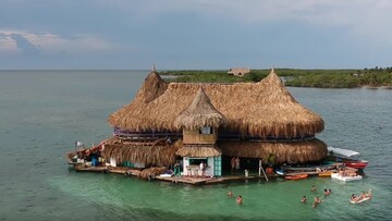 Μια βραδιά σε αυτό το hostel στη μέση του ωκεανού κοστίζει μόλις 21 ευρώ