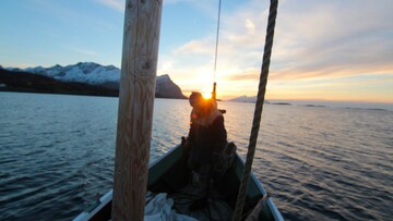 Η μυστική ζωή ενός Νορβηγού που κατασκευάζει βάρκες στα φιορδ