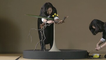 Η κορυφαία τεχνίτης της ανθοδετικής Eikou Sumura μάς μυεί στα μυστικά της ικεμπάνα