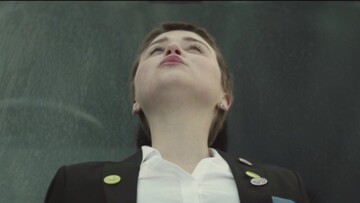 Η αινιγματική φιλία δύο κοριτσιών και το φοβερό μυστικό τους