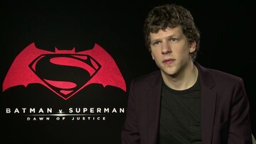 Ο Jesse Eisenberg μιλάει στη LIFO και τον Θοδωρή Κουτσογιαννόπουλο για το Batman v Superman
