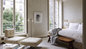 Στο μινιμαλιστικό σπίτι του κομψού και διψασμένου για μάθηση Joseph Dirand