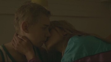 Μια ασυμβίβαστη καταγραφή των πειραματισμών της εφηβείας