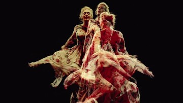 H Adele ξαφνιάζει με το καινούργιο της πολύ trippy μουσικό κλιπάκι