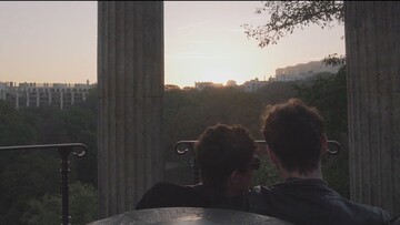 Την ώρα που ξημερώνει στο Παρίσι― ένας μαγικός περίπατος