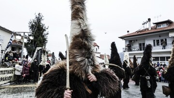 Το έθιμο των Αράπηδων της Δράμας, μέσα από 14 φωτογραφίες