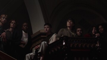 Χορεύοντας στο σκοτάδι με την ανεβαστερή electro-pop της Foxtrott