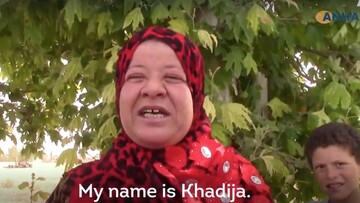 'Ενα Συριακό χωριό γιορτάζει την απελευθέρωσή του από την ΙSIS- oι γυναίκες επειδή ξαναφοράνε κόκκινα κι οι άντρες επειδή καπνίζουν
