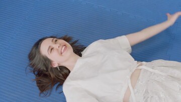 Κωφοί χορεύουν πανέμορφα το χορευτικό κομμάτι του Wishes, Settle, νοιώθοντας το μπιτ