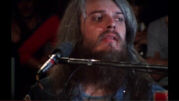 Ο Leon Russell ερμηνεύει το "A Song for You"