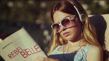 Η έφηβη και τα κακά παιδιά: μια ιστορία σεξουαλικής αφύπνισης