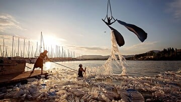 Το πρότζεκτ ενός Αμερικανού φωτογράφου στην Κέρκυρα για το ζήτημα του πλαστικού στις θάλασσες