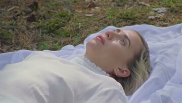 Lykke Li: «Δεν υπάρχει τίποτα πιο δυνατό από μια τσακισμένη γυναίκα που προσπαθεί να ξαναβρεί τον εαυτό της»