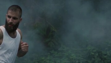 Τρέχοντας μόνος στο άγριο τερέν των αναμνήσεων