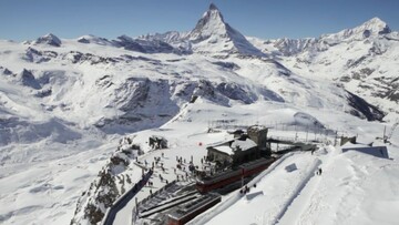 Στις χιονισμένες οροσειρές της Ελβετίας