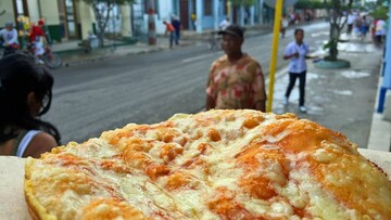 Αυτές οι πίτσες έρχονται εξ ουρανού στη Κούβα