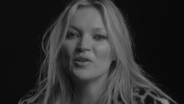 Οι φωτογράφοι πάντα ζητούν από την Kate Moss να βγάλει τα ρούχα της
