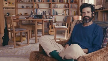 Pussies and dicks: στο πολυσυλλεκτικό διαμέρισμα του Devendra Banhart