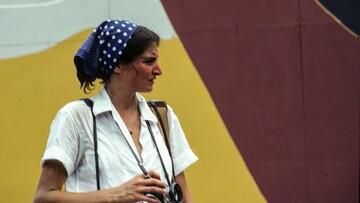 Susan Meiselas: Η φωτογράφος που ασχολήθηκε με την τεκμηρίωση της καταπάτησης των ανθρωπίνων δικαιωμάτων