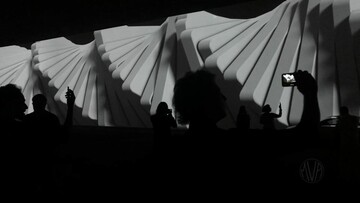 The Infinity Wall: ένα σύγχρονο θαύμα (της τέχνης) που επιπλέει στην έρημο