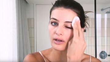 Η Isabeli Fontana σε μερικές καλές συμβουλές για την περιποίηση προσώπου - πριν πέσουμε για ύπνο