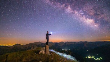Ένα νυχτερινό time-lapse του γαλαξία από τα Άγραφα