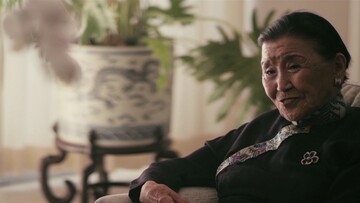 Η πρωτοπόρος σεφ που έφερε τη κινέζικη κουζίνα στην Αμερική μιλά για το φαγητό, τη μόδα και τον Τζακ Νίκολσον