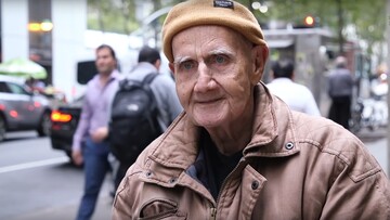 ― Τσαρλς, ποιο είναι το ακριβότερο περιουσιακό στοιχείο σου; ― Η γάτα μου