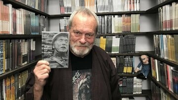 Ο θρυλικός σκηνοθέτης Τέρι Γκίλιαμ διαλέγει ταινίες στα γραφεία της Criterion