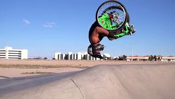 Ο Aaron Fotheringham κάνει backflip με το αμαξίδιό του
