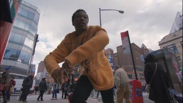 Το αγόρι του σύμπαντος μόλις προσγειώθηκε