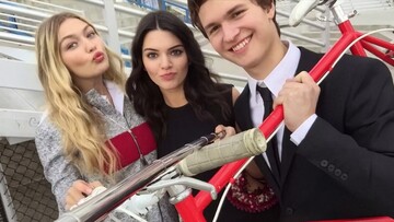 Η Kendall Jenner και η Gigi Hadid παίζουν με το selfie stick τους