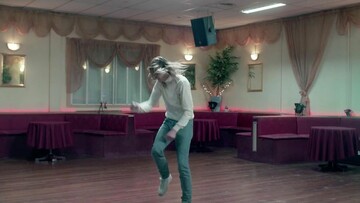 Indian Askin: Ένα τραγούδι τους για να χορέψεις, λες και δεν σε βλέπει κανείς