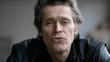 Ο Willem Dafoe θέλει να σου δείξει μια ατέλεια του κορμιού του