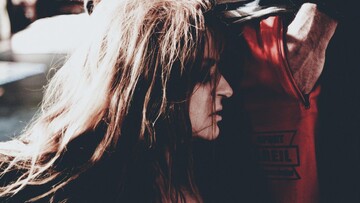 Η Καρυοφυλλιά Καραμπέτη διαβάζει Δημήτρη Δημητριάδη στο LIFO.gr