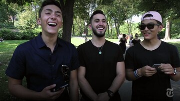 Μιλώντας με αρρωστάκια του Pokemon Go στο Σέντραλ Παρκ της Νέας Υόρκης