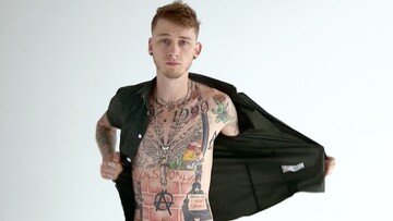 Κάθε τατουάζ του Machine Gun Kelly, είναι ένα κεφάλαιο της ζωής του