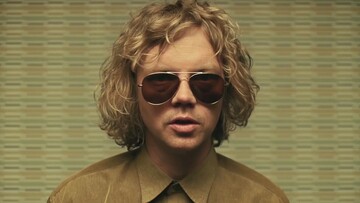 Το μαύρο γυαλί δεν θα σε κάνει Lou Reed, αγαπητέ μου...