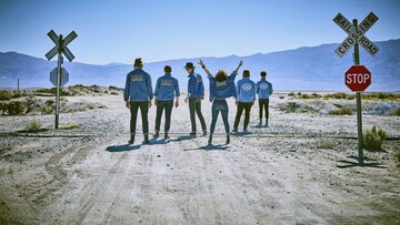 Το επικό, δυστοπικό νέο βίντεο κλιπ των Arcade Fire για το Everything Now