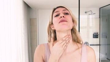 H sex columnist της Vogue δείχνει μυστικά ομορφιάς που τονώνουν τη διάθεση για φλερτ