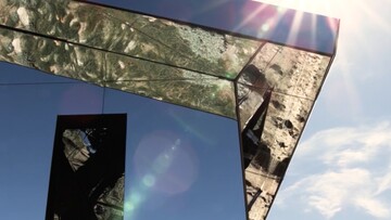 To Mirage, ένα σπίτι - καθρέφτης στη μέση της ερήμου