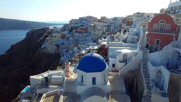 Ξέρεις να κρατάς την ανάσα σου; Τότε δες την Σαντορίνη από ψηλά