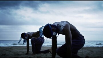 Ένας τελετουργικός χορός με μια δυσοίωνη πινελιά