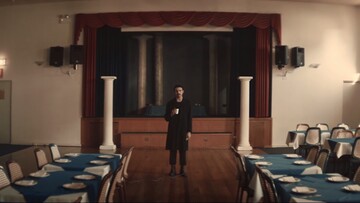 Σε μια ελληνική κοινότητα της Αυστραλίας ο Phanosland ερμηνεύει το Aphrodite's New Order