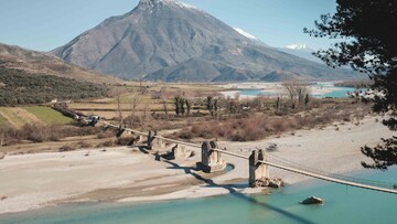 Τα ποτάμια που κυλάνε στα Βαλκάνια κι η γλυκιά, πικρή ζωή στις όχθες τους