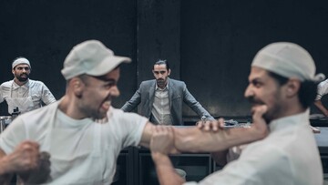 Στη θεαματικά θορυβώδη «Κουζίνα» του Γιώργου Νανούρη