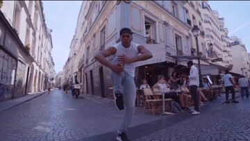 Χορεύοντας στη Rue Montorgeuil, στο Παρίσι