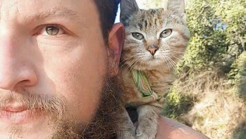 Κάνοντας τον γύρο του κόσμου με ποδήλατο και μια γάτα στην πλάτη